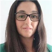 Maestra diplomada en Educación Primaria con especialidad en Lengua Extranjera (inglés).